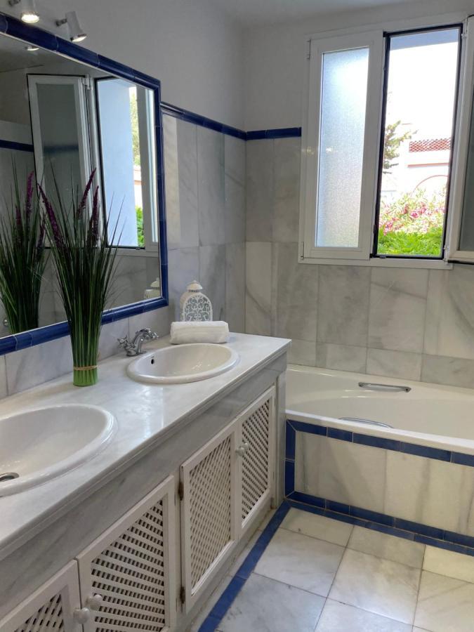 La Perla De La Bahia, Urbanizacion Gran Lujo Apartment Bahia de Casares Luaran gambar